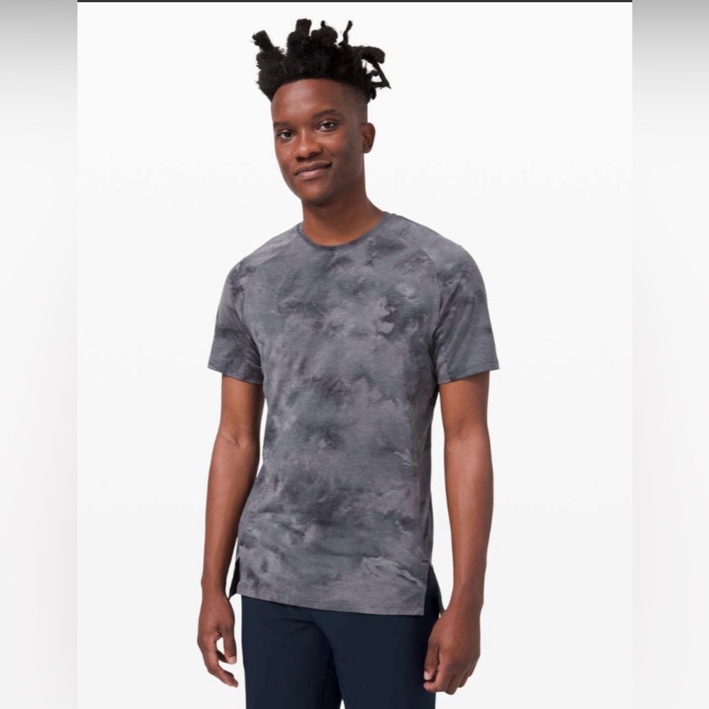 🍋Men’s Lululemon Always Agile Short Sleeve
Diamond Dye PTP approx 19.5” M3CICS🍋